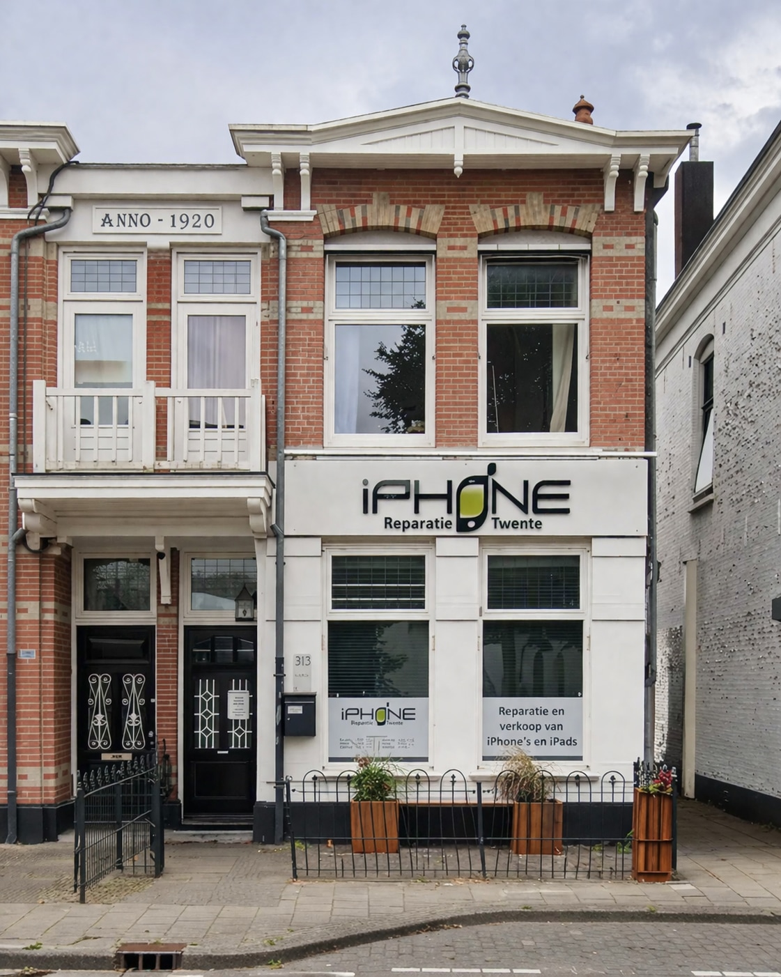 Boutique Reparatiewinkel, Exterieur pand Anno 1920