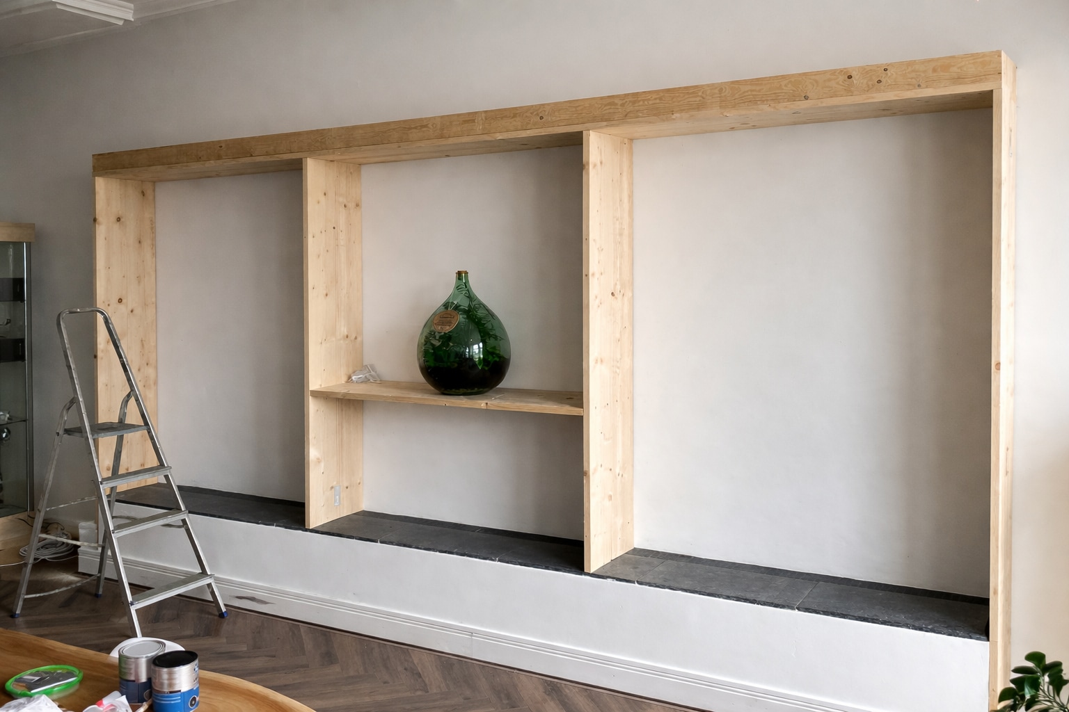 Boutique Reparatiewinkel, Bouwproces wandkast in aanbouw